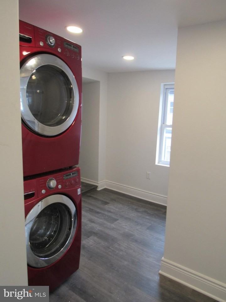 708 Oak Lane Ave - Photo 6 of 19