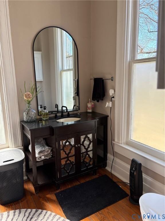 410 W Washington St - Photo 3 of 9