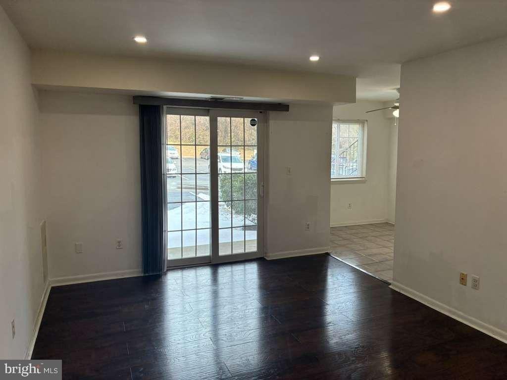 1531 Colonial Dr Apt 104 - Photo 5 of 15