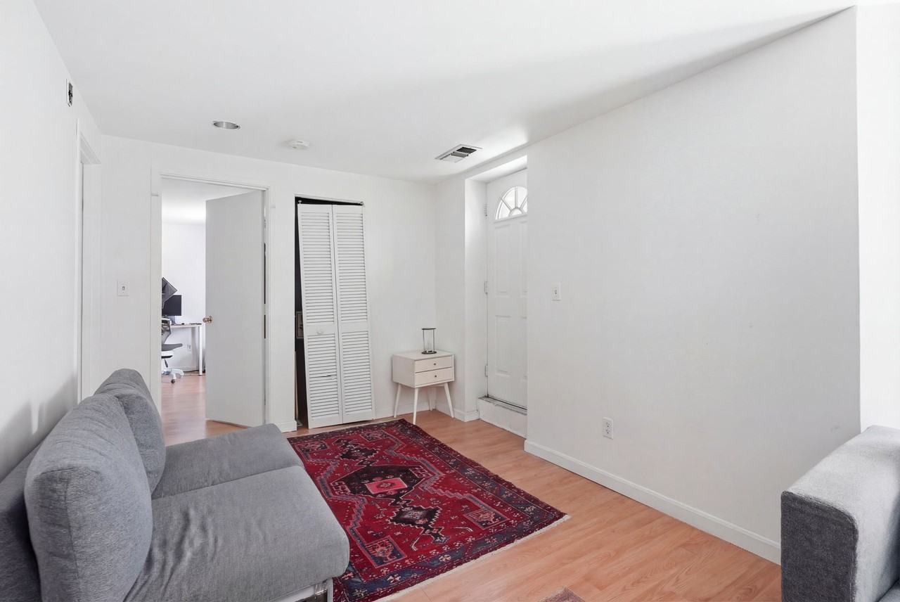 105 Gainsborough St #005E - Photo 4 of 22