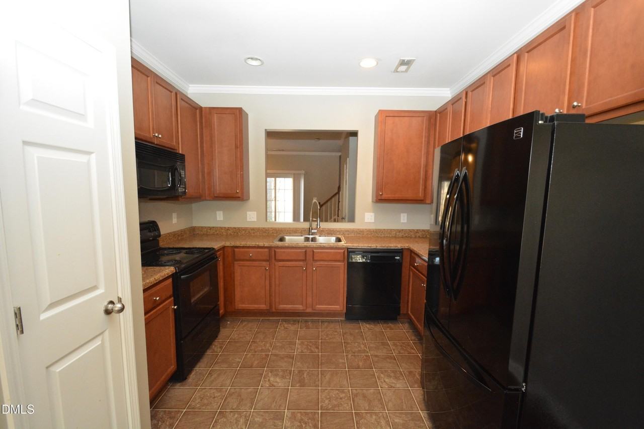 650 Ganyard Farm Way Unit 33 - Photo 5 of 11