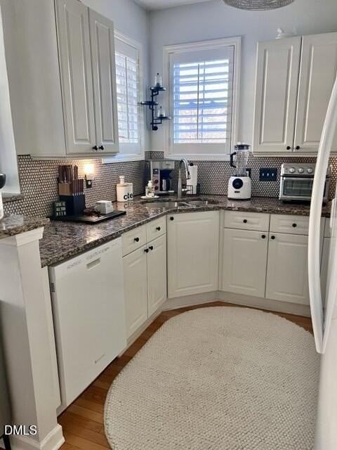 7601 Astoria Pl - Photo 7 of 30