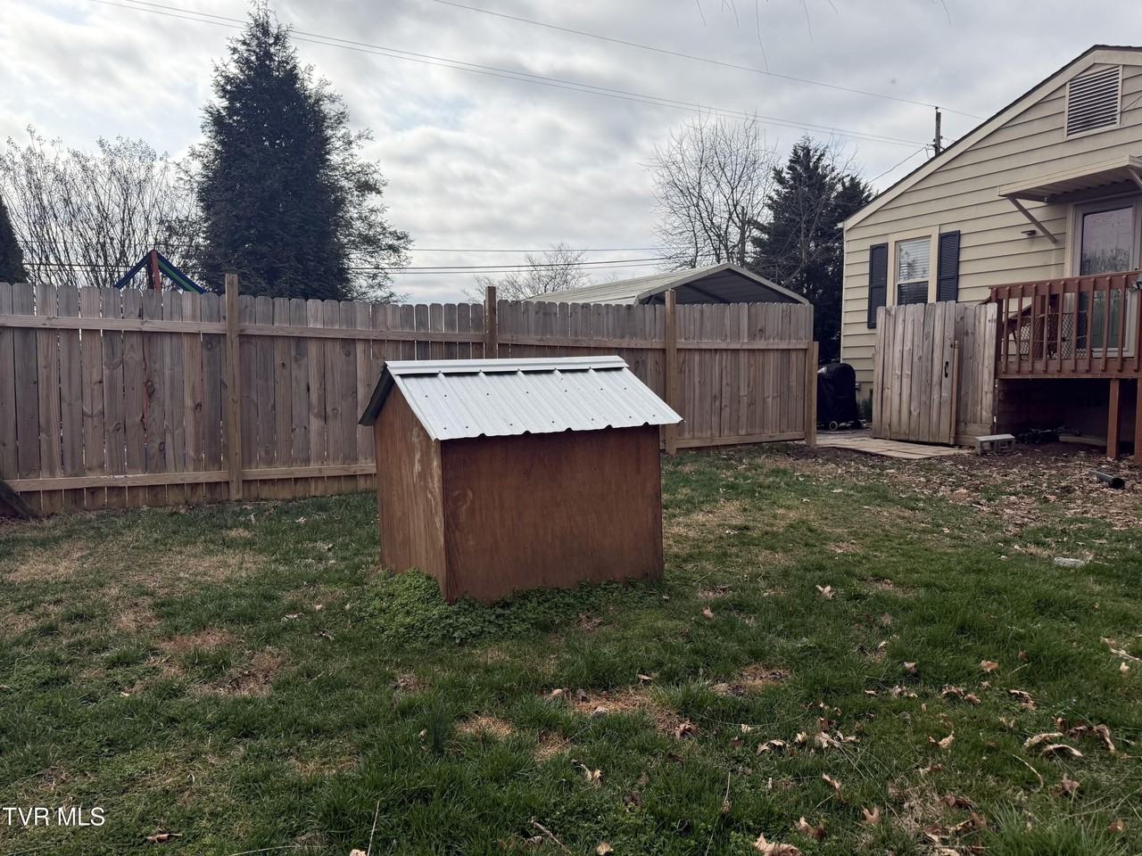 3044 Lowrance Dr - Photo 3 of 25