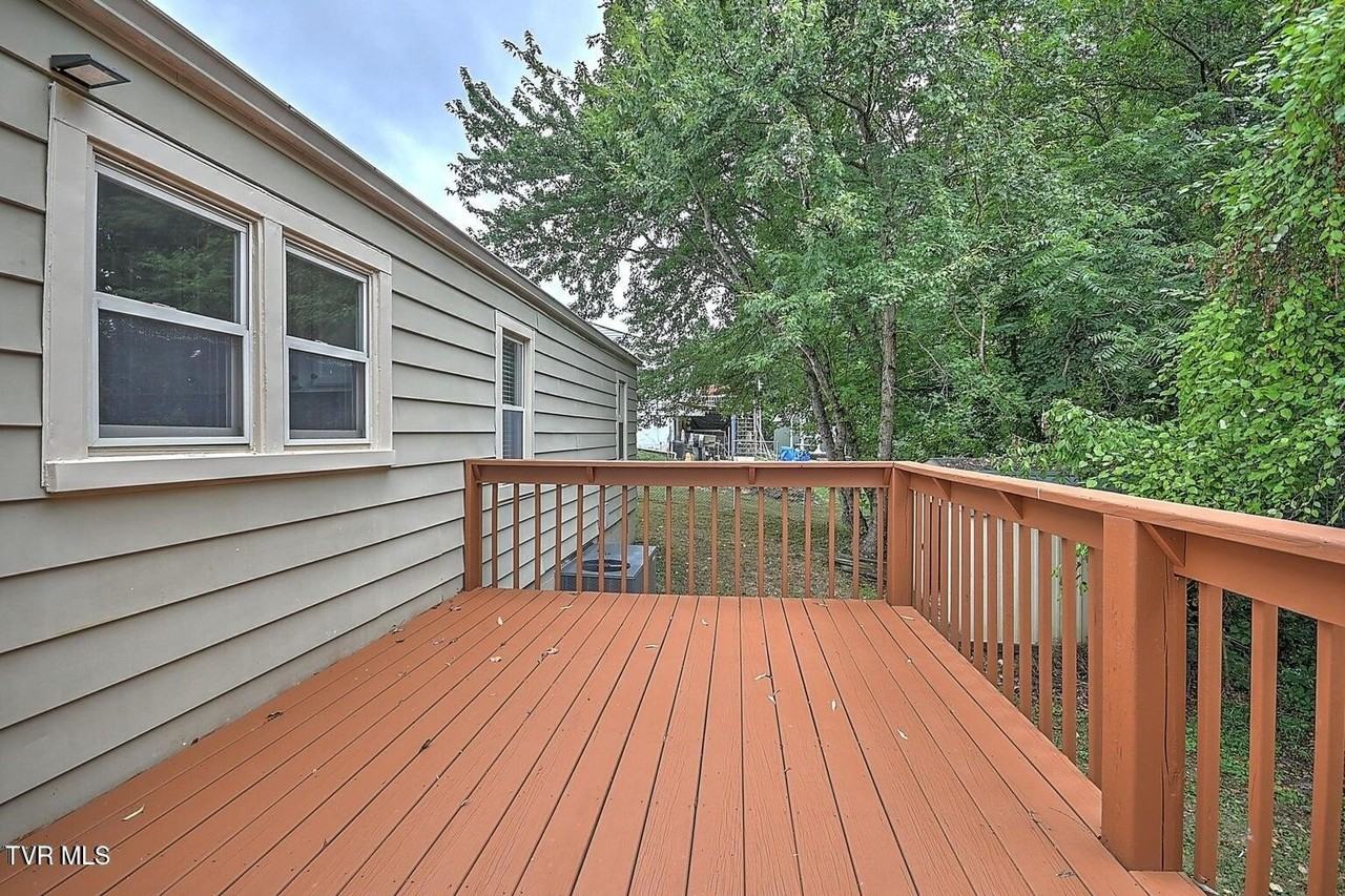 3044 Lowrance Dr - Photo 5 of 25