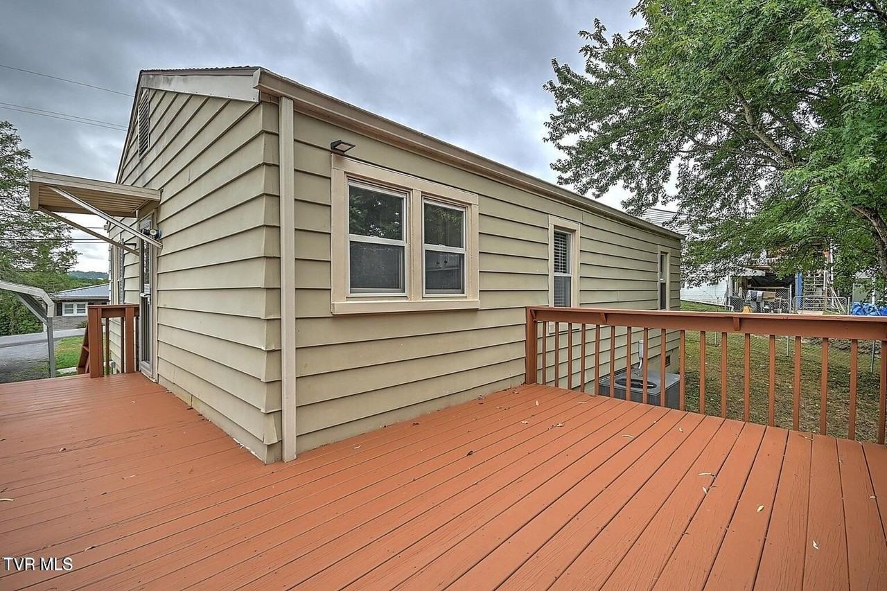 3044 Lowrance Dr - Photo 6 of 25