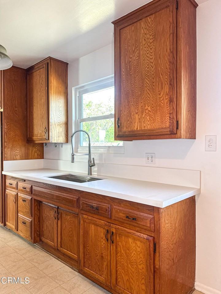 237 W Brucker Rd - Photo 3 of 18