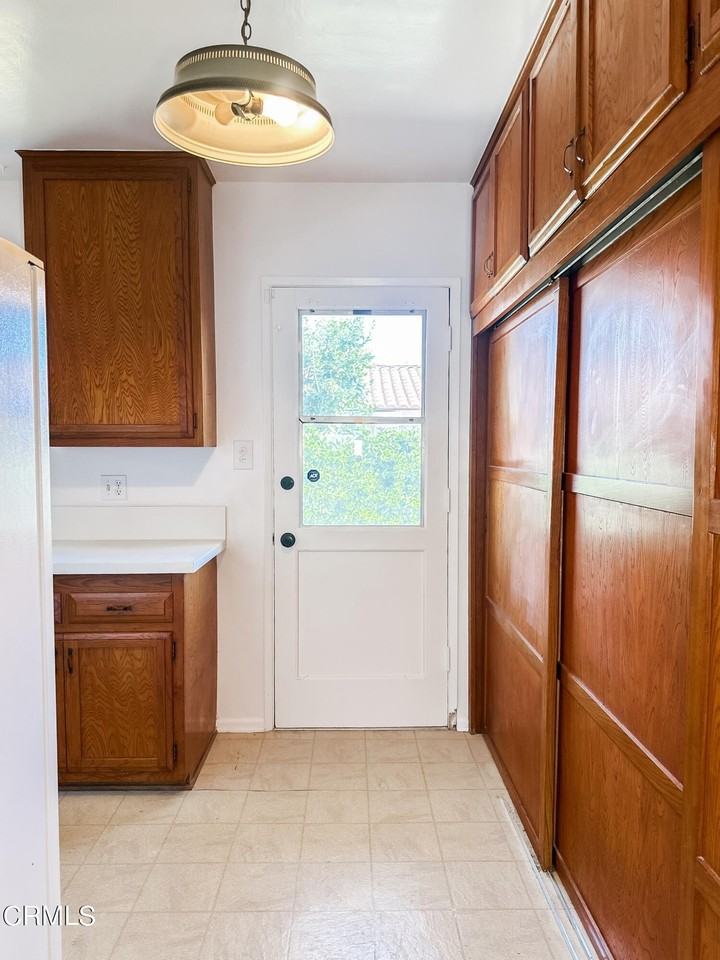 237 W Brucker Rd - Photo 5 of 18