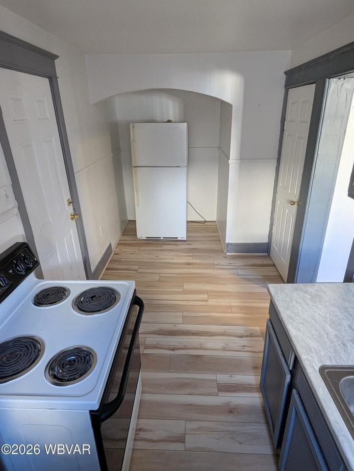 654 2nd Ave - Photo 7 of 13