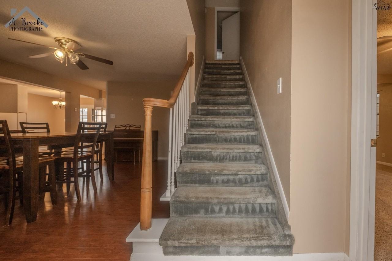 5222 Jamaica Dr - Photo 3 of 35