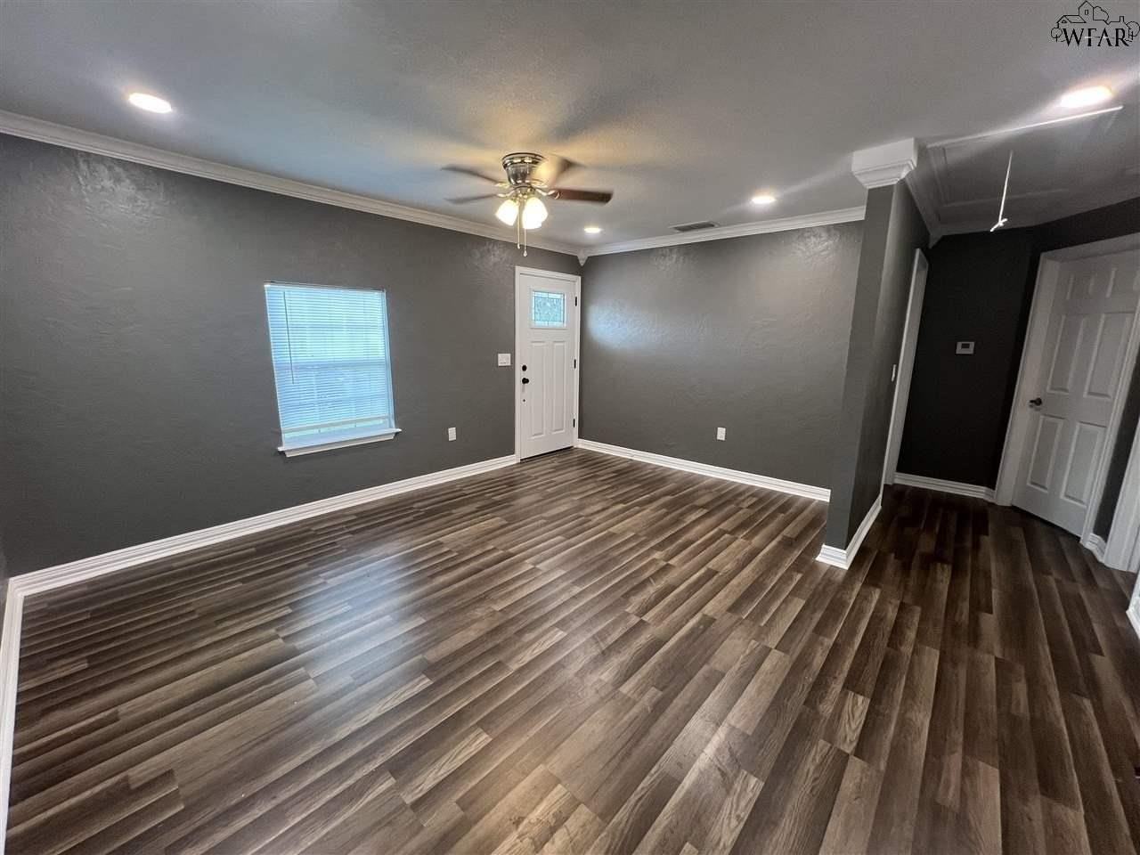 1603 Oceola Ave - Photo 4 of 17