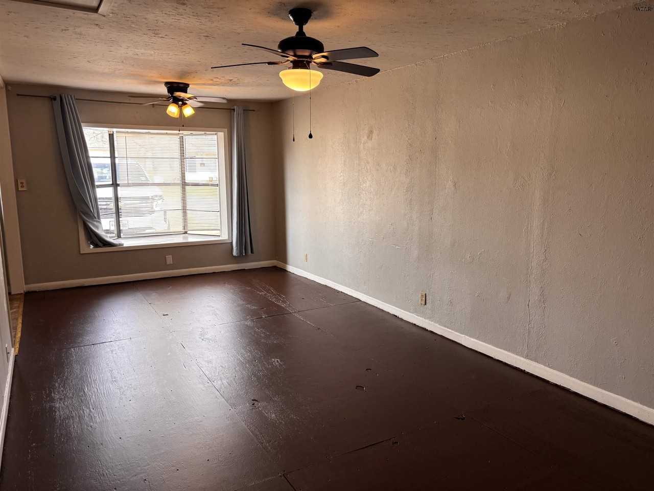 1407 Harris Ln - Photo 4 of 13