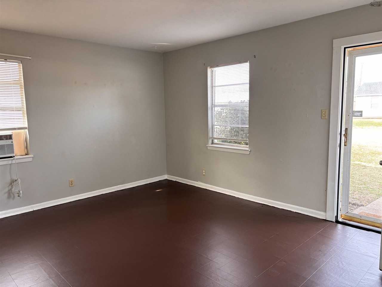 1407 Harris Ln - Photo 7 of 13