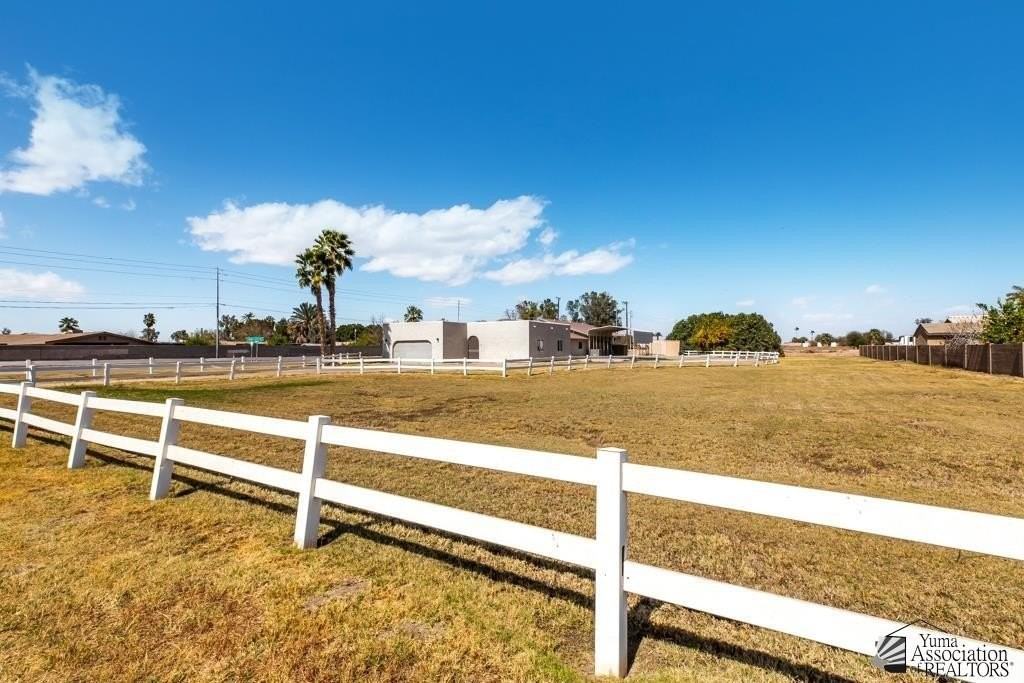 2890 W Patricia Ln - Photo 3 of 16