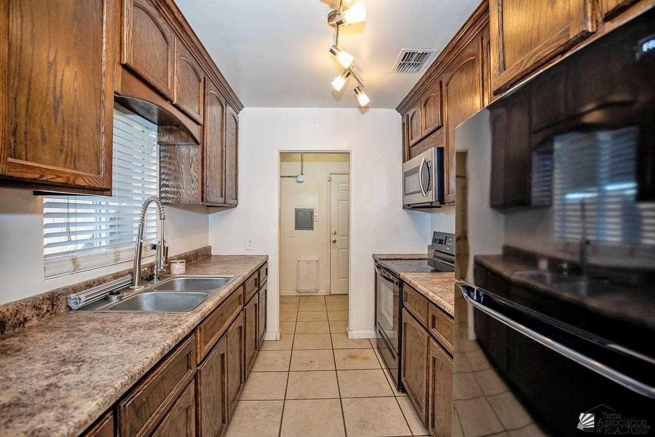 1716 S 8th Ave - Photo 7 of 24