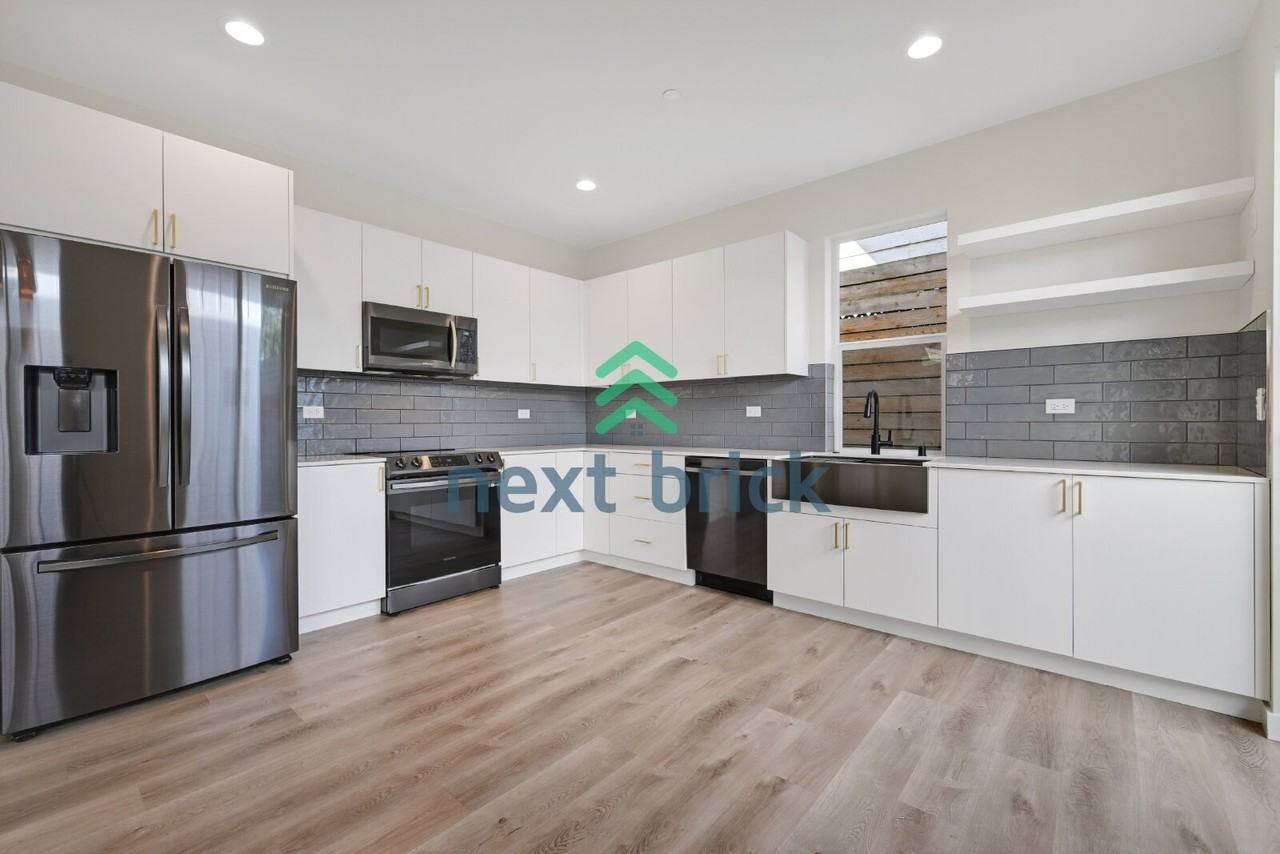 911 25th Ave S #B - Photo 2 of 21