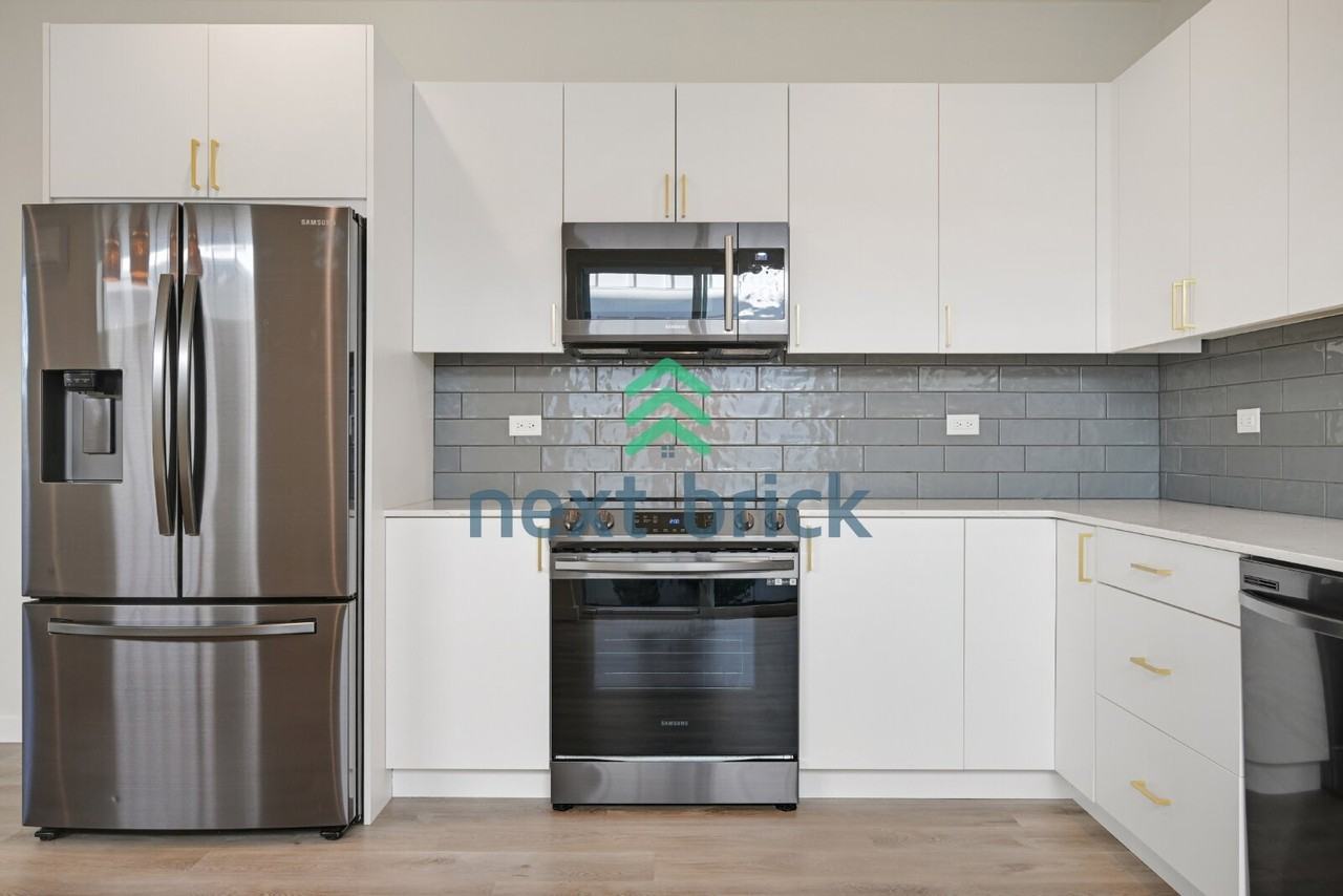 911 25th Ave S #B - Photo 4 of 21