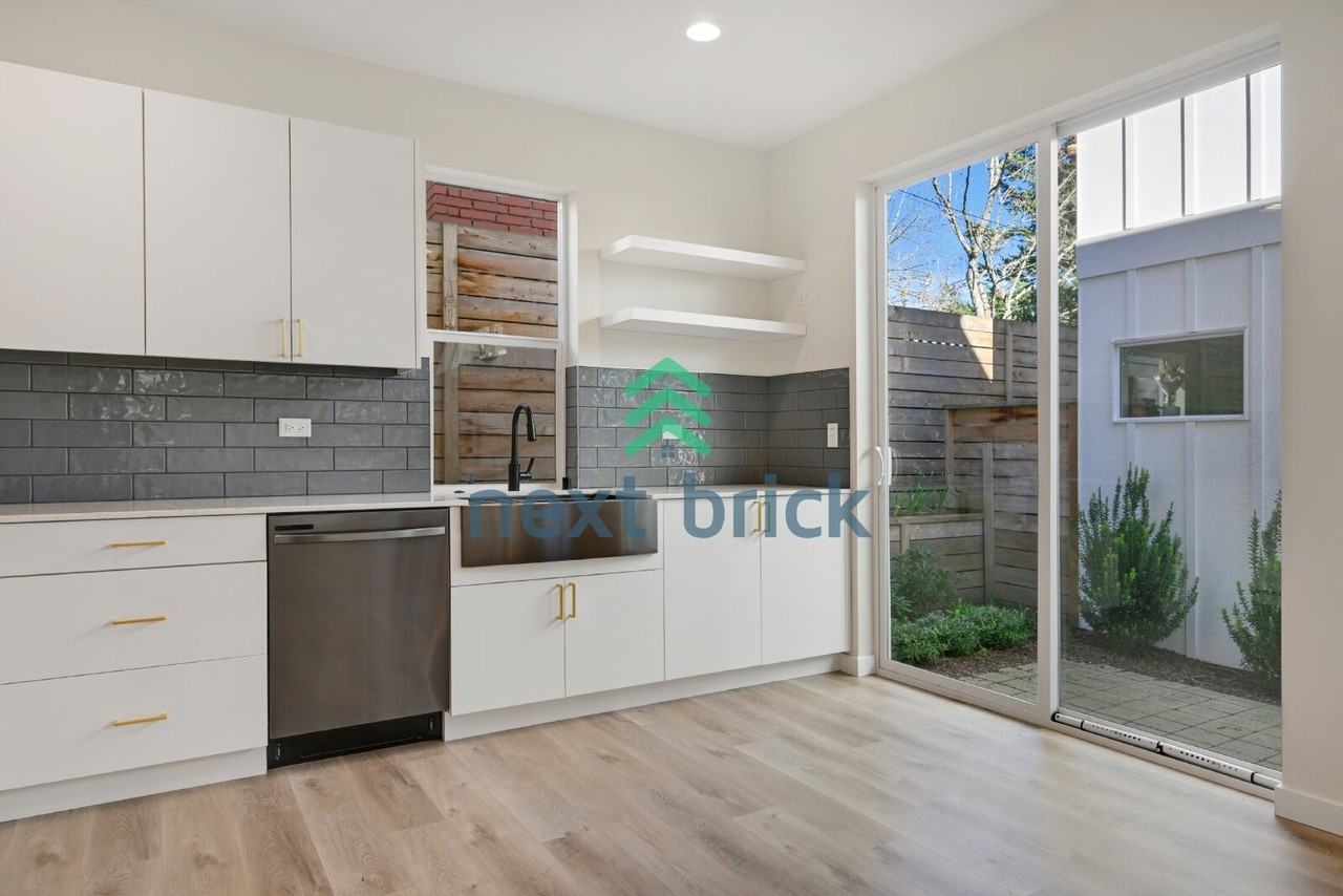 911 25th Ave S #B - Photo 6 of 21