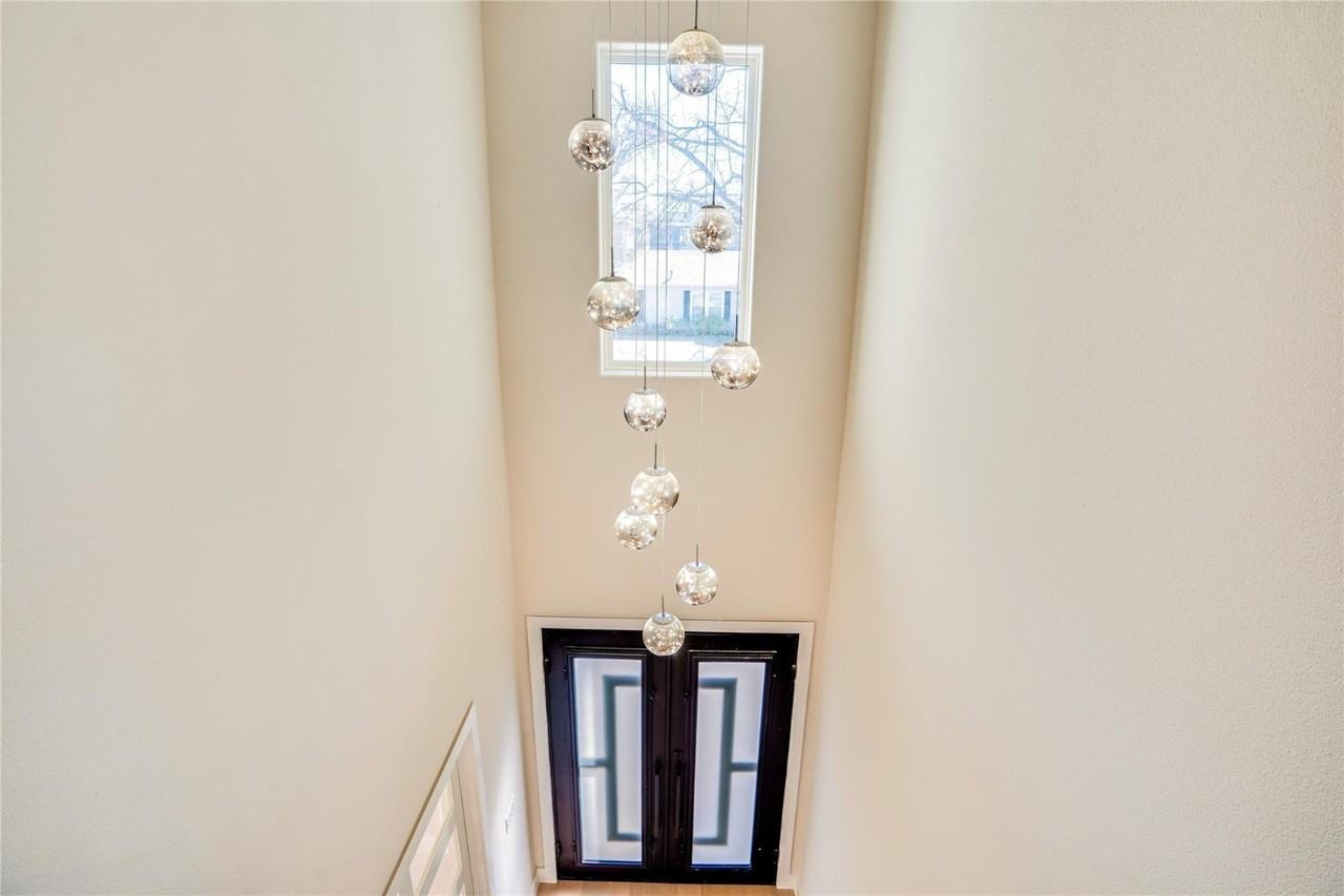 3611 S Versailles Ave - Photo 4 of 28