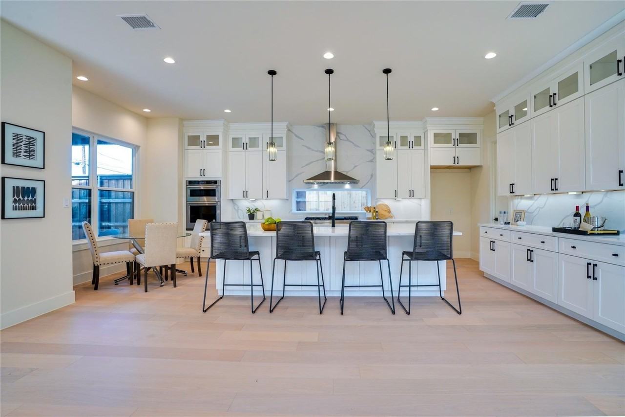 3611 S Versailles Ave - Photo 7 of 28