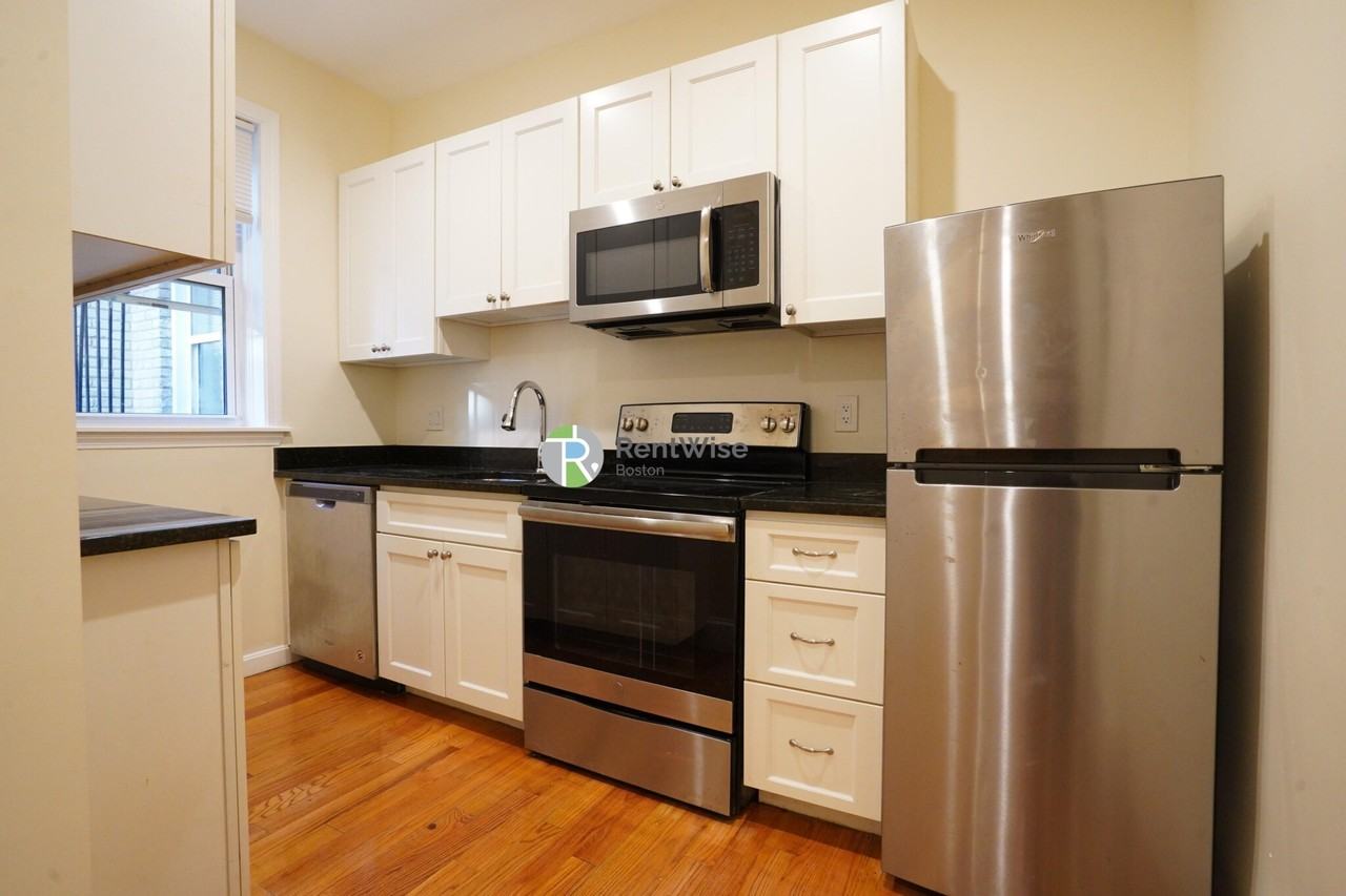 1844 Commonwealth Ave #8 - Photo 6 of 15