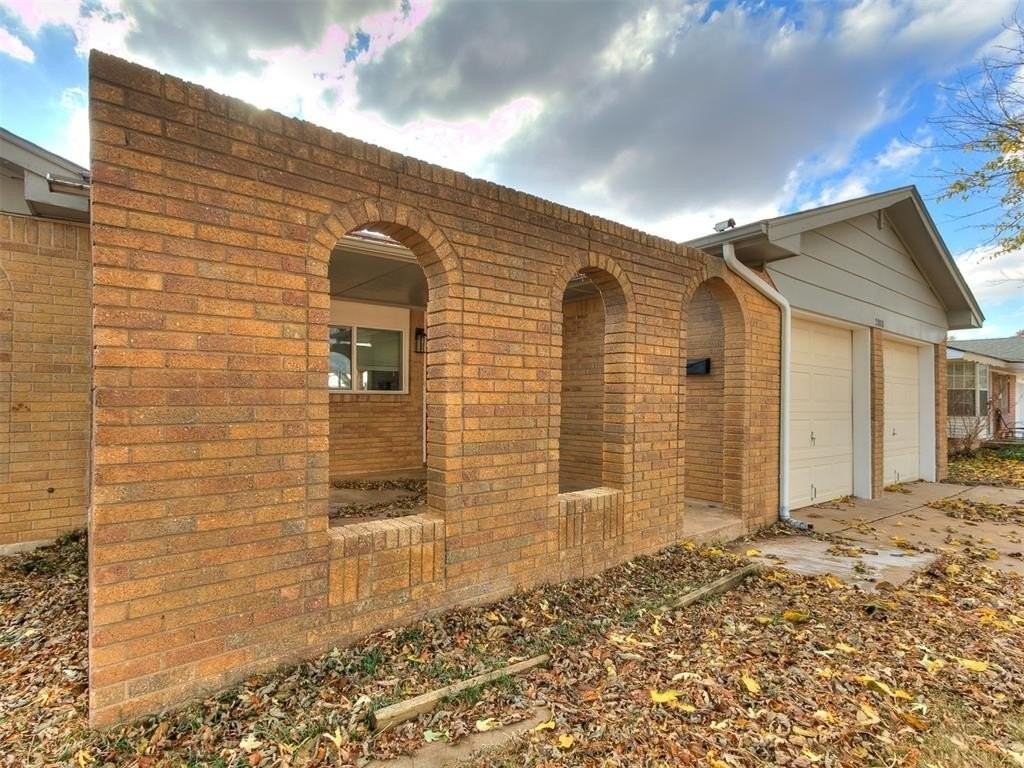 2808 Sw 88th St - Photo 2 of 50