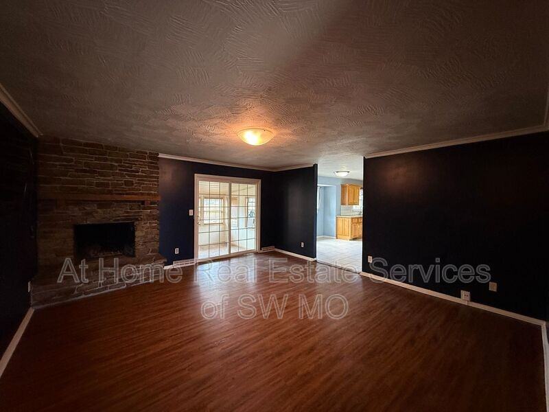 2373 S Florence Ave - Photo 3 of 10