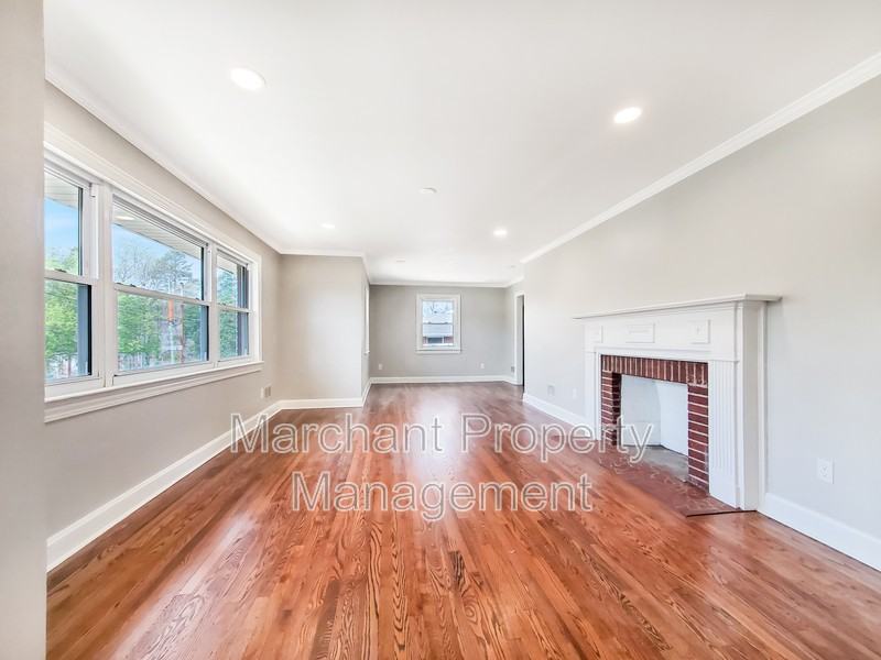 103 Robin Hood Rd - Photo 4 of 27