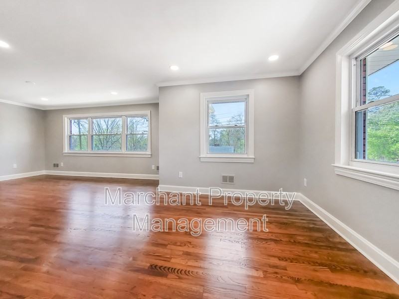 103 Robin Hood Rd - Photo 6 of 27