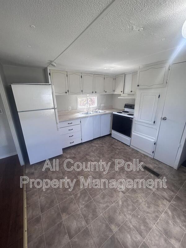 2735 W 10th St #HP2 - Photo 7 of 17