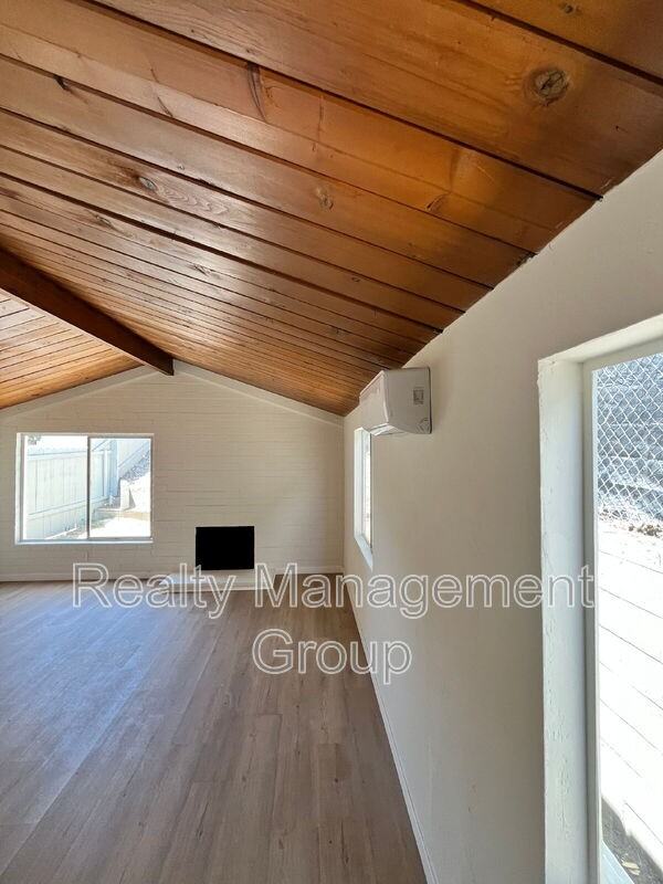 4285 51st St - Photo 2 of 10