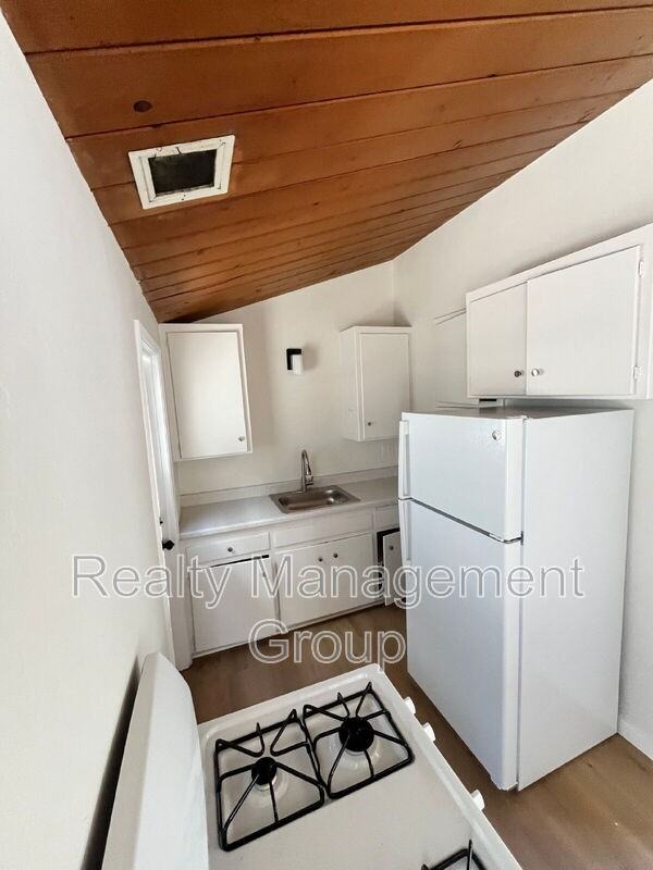 4285 51st St - Photo 4 of 10