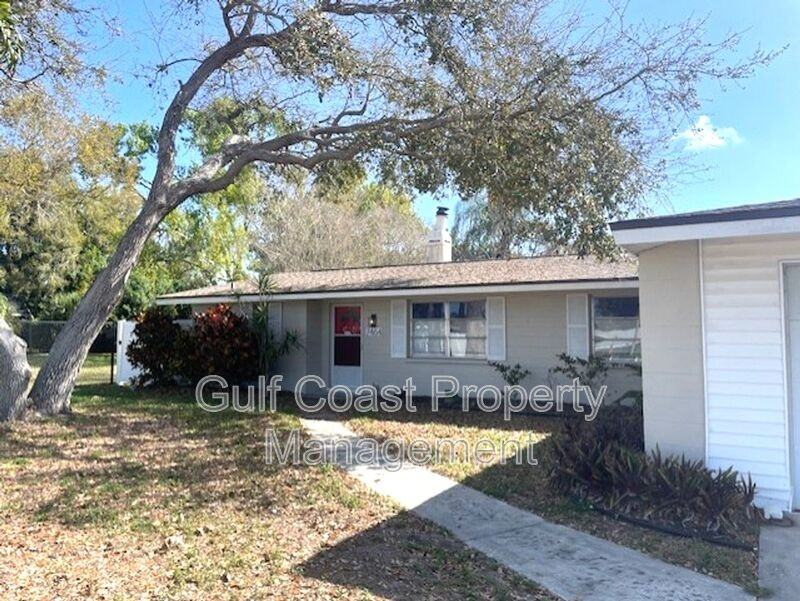 7464 Cass Cir - Photo 2 of 33