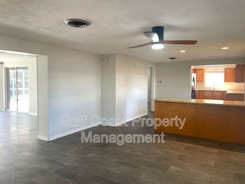 7464 Cass Cir - Photo 3 of 33