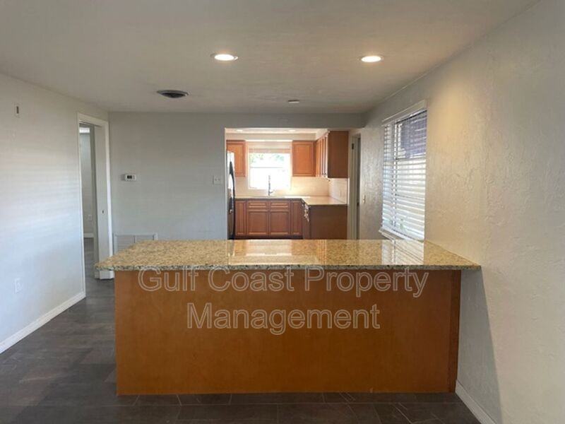 7464 Cass Cir - Photo 4 of 33