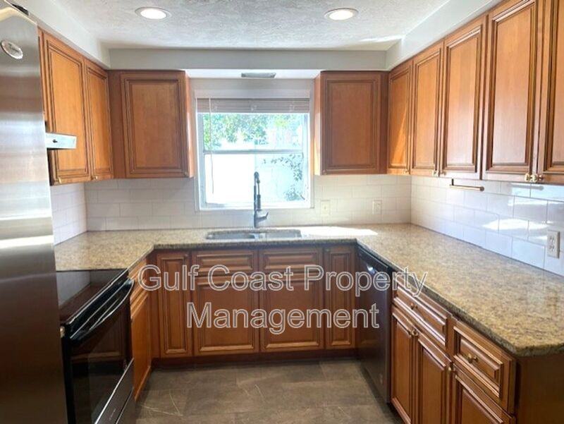 7464 Cass Cir - Photo 6 of 33