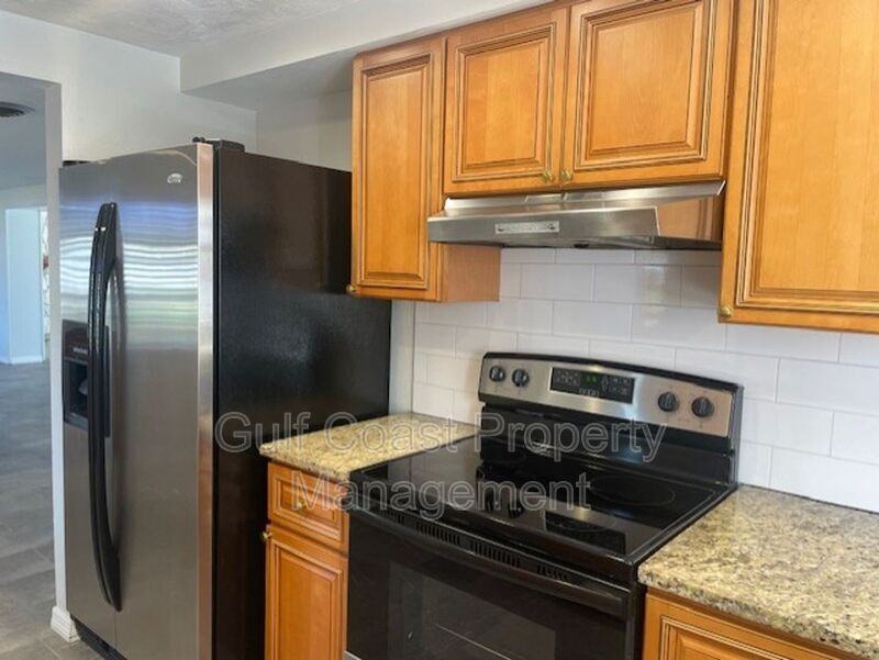 7464 Cass Cir - Photo 7 of 33