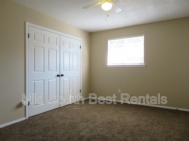 1048 University St - Photo 5 of 7