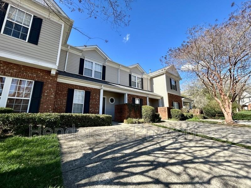 1513 Sylvia Ct - Photo 2 of 5