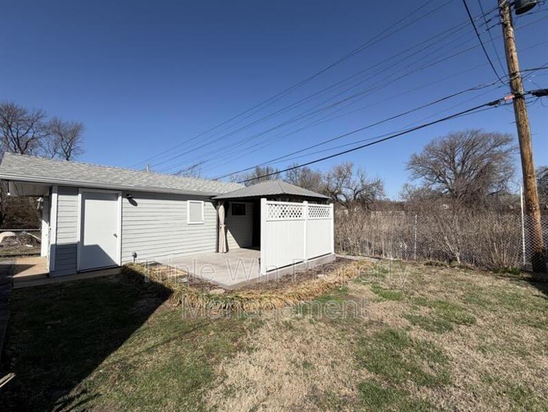 8015 Aline Ave - Photo 5 of 24