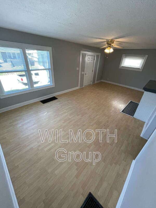 1019 Churchman Ave - Photo 5 of 17