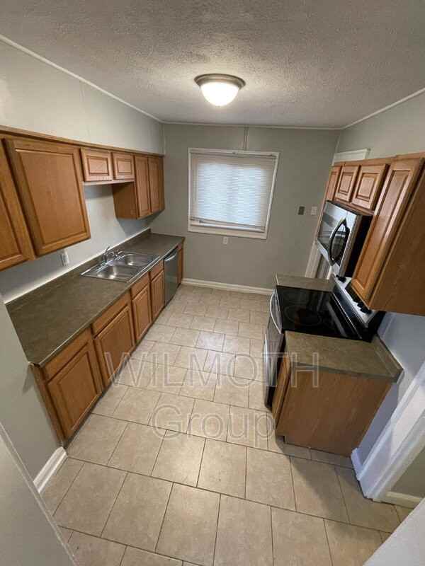 1019 Churchman Ave - Photo 6 of 17