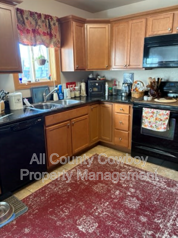 2154 Franklin St - Photo 3 of 12