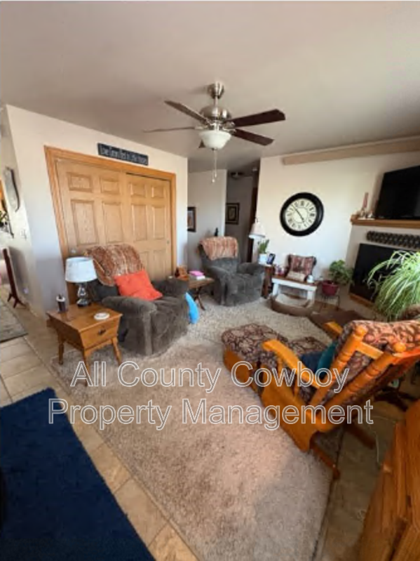 2154 Franklin St - Photo 4 of 12