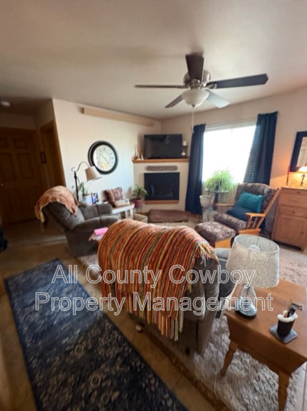 2154 Franklin St - Photo 5 of 12