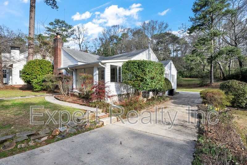 1542 Somerset Dr - Photo 4 of 36