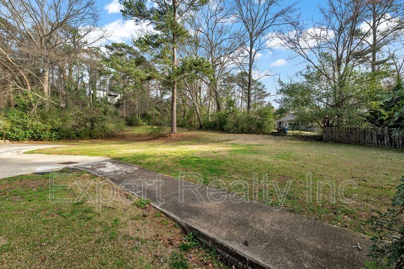 1542 Somerset Dr - Photo 5 of 36