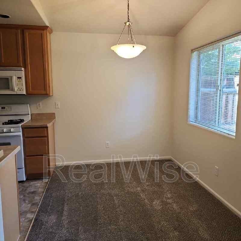 2442 Sw 23rd St - Photo 6 of 37