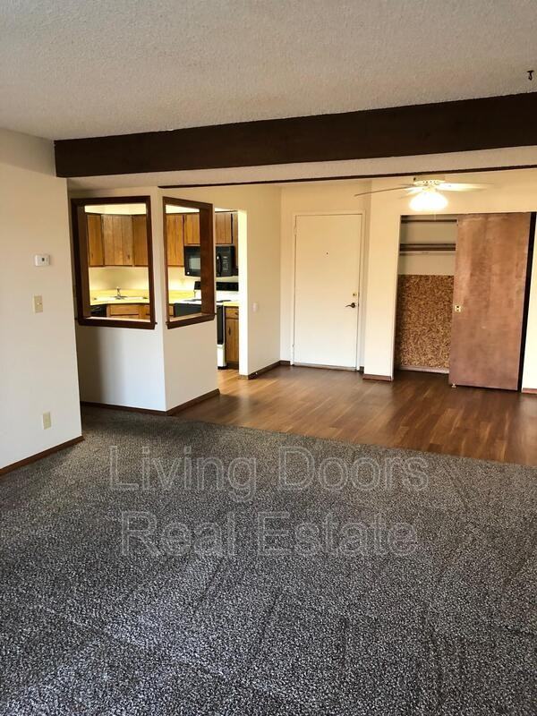 1935 N Lincoln Ave #104 - Photo 3 of 8