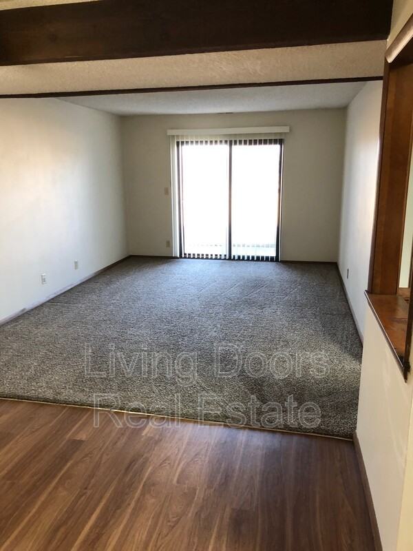 1935 N Lincoln Ave #104 - Photo 5 of 8