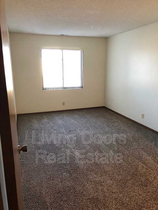 1935 N Lincoln Ave #104 - Photo 6 of 8